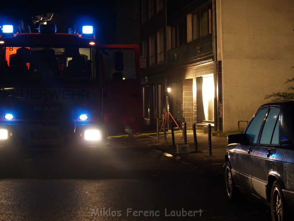 Brand mit Menschenrettung Koeln Vingst Homarstr 3     P109.JPG